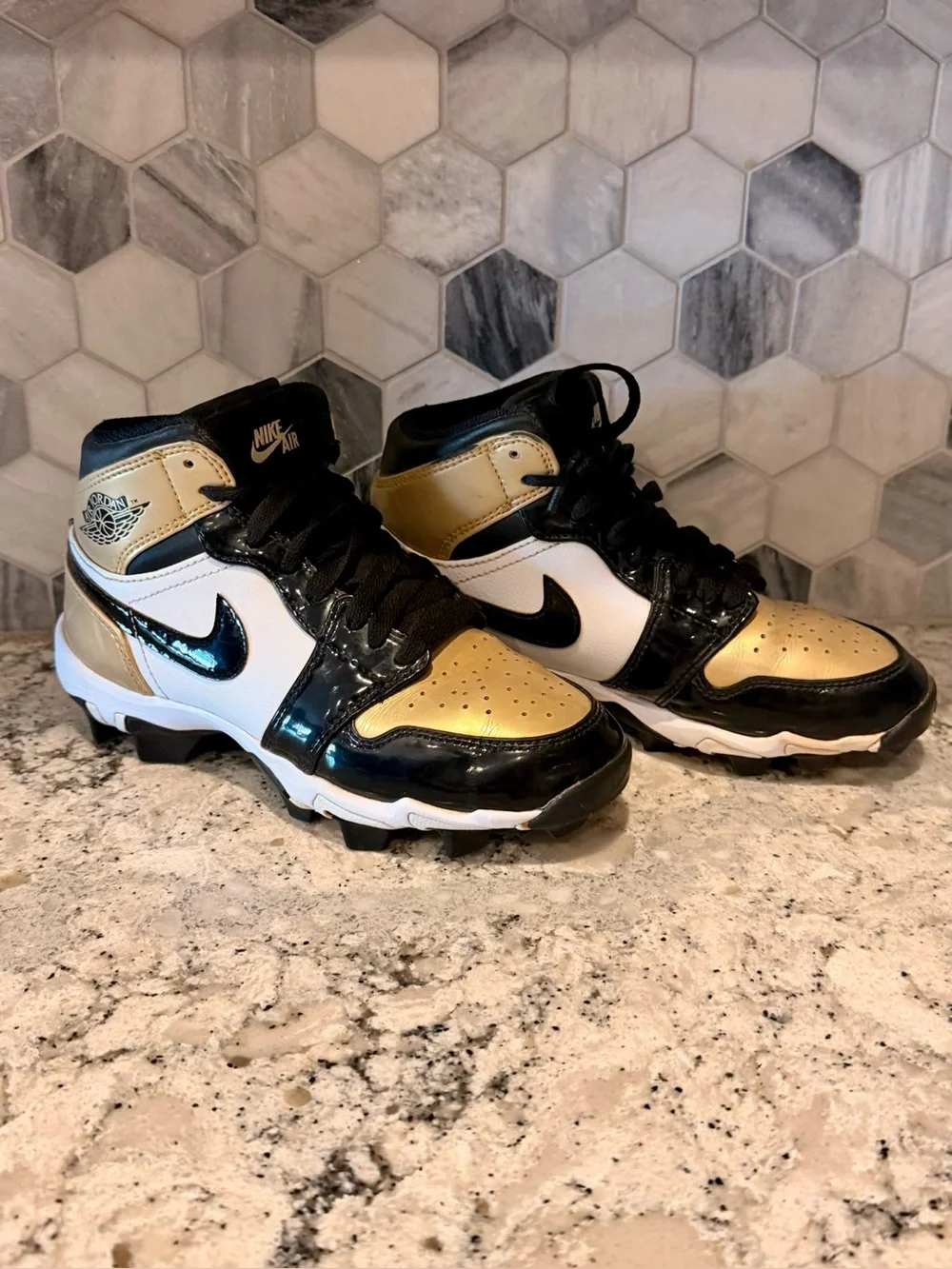 Nike Jordan 1 Kids Mid Cleat Metallic Gold White Black Size 2Y Style SHF6883-701